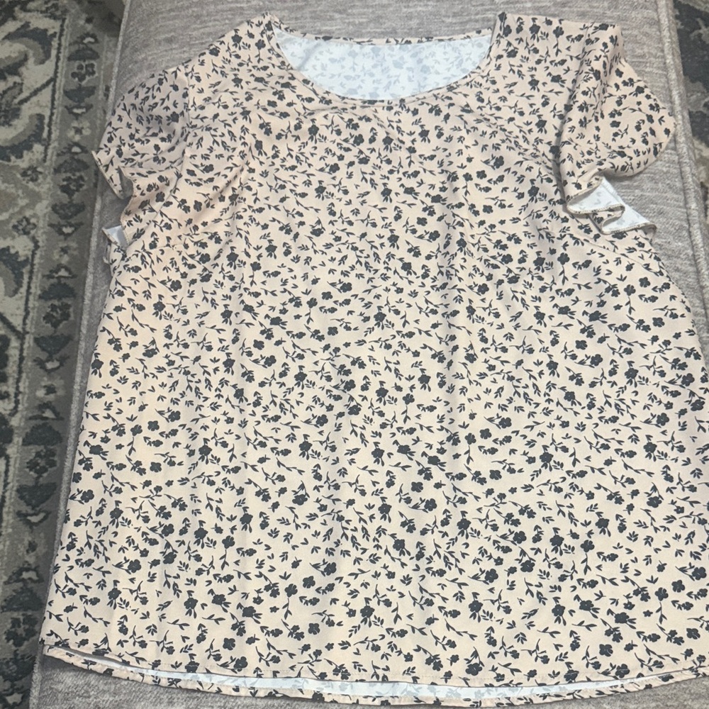 Women’s Cream Floral Short-Sleeve Top